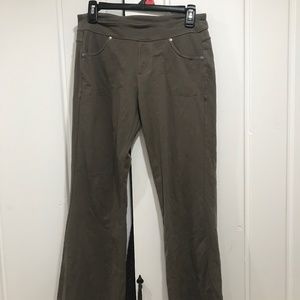 Athleta pull on pant